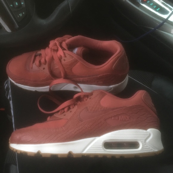 Nike Shoes - NIKE SHOES